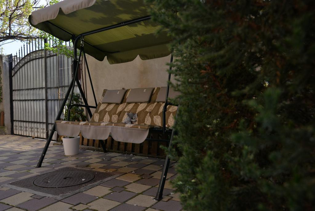 Collosal Apartment With Garden Bucarest Esterno foto