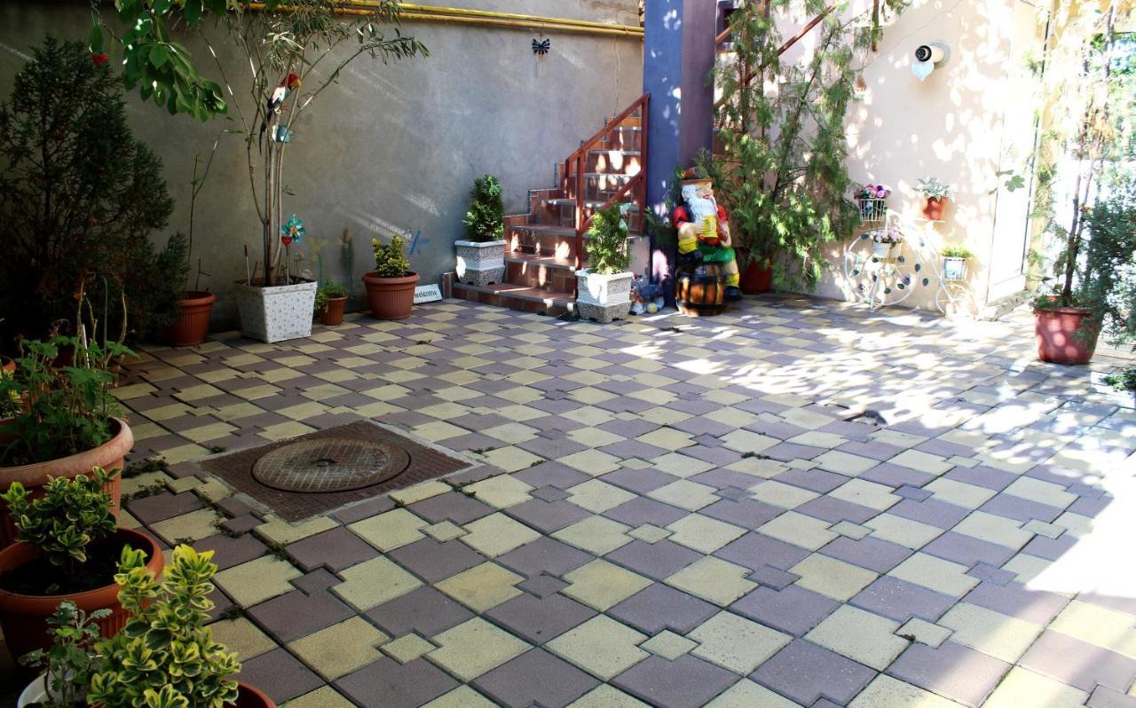 Collosal Apartment With Garden Bucarest Esterno foto