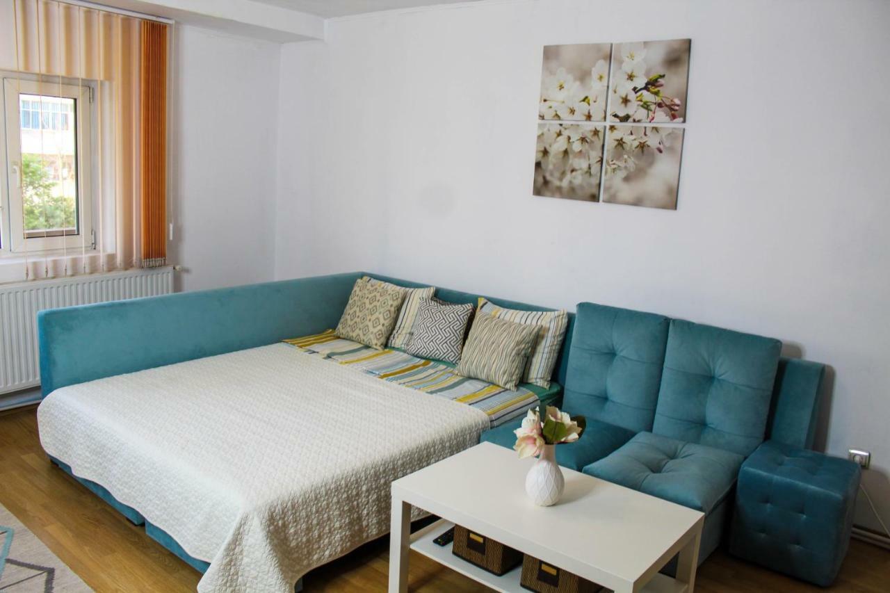 Collosal Apartment With Garden Bucarest Esterno foto