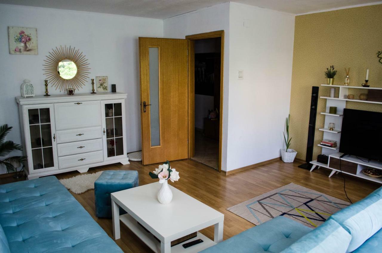 Collosal Apartment With Garden Bucarest Esterno foto